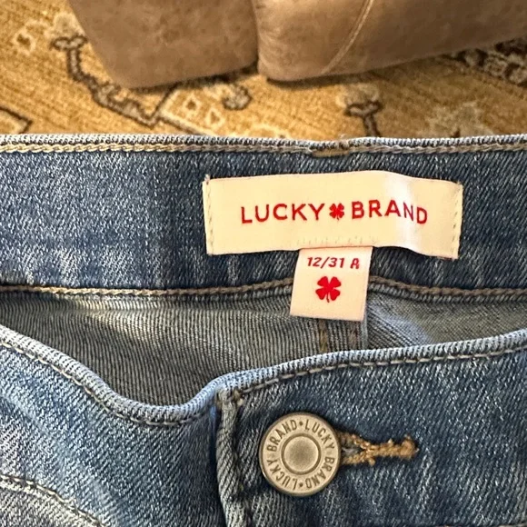 Lucky Brand Distressed straight leg Jeans. Mid rise with raw hem size 12/31 - Picture 2 of 10